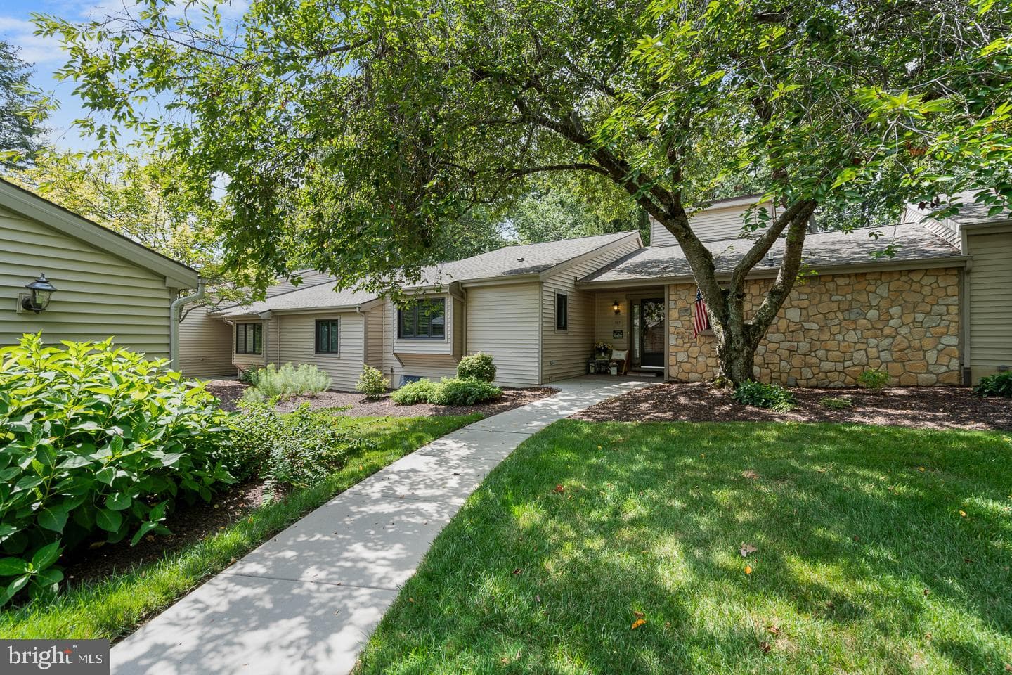 505 Eaton Way #505 photo 1
