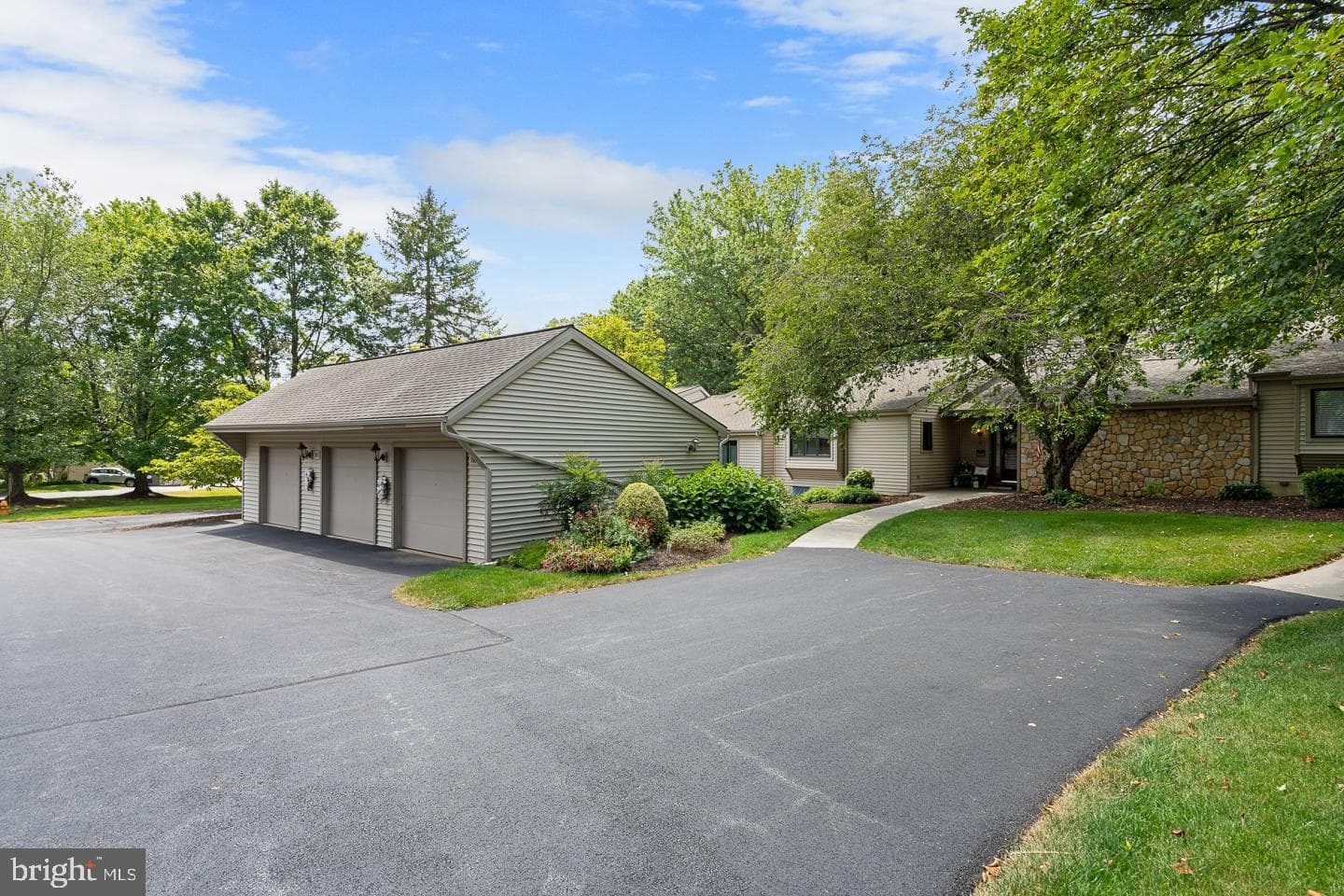 505 Eaton Way #505 photo 2