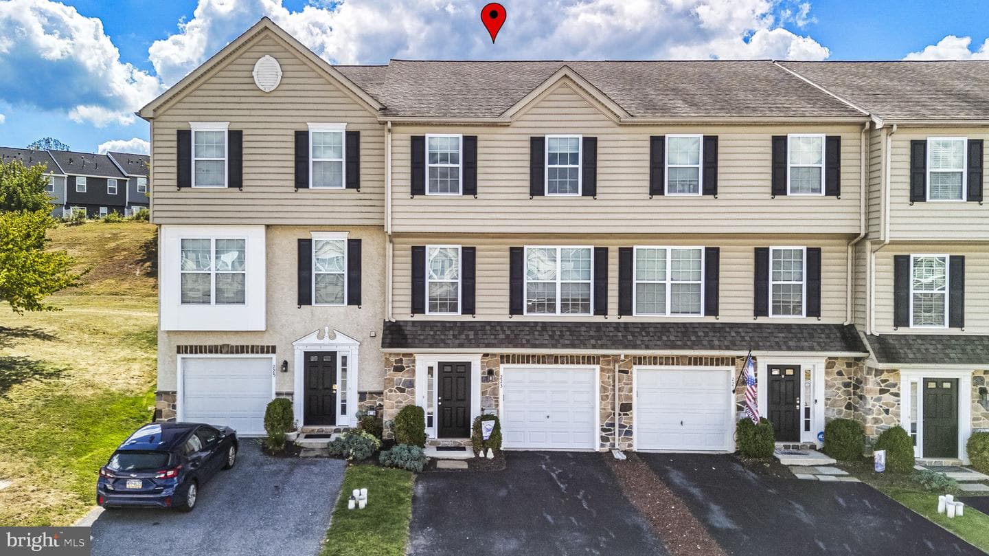 223 Kennedy Drive photo 1