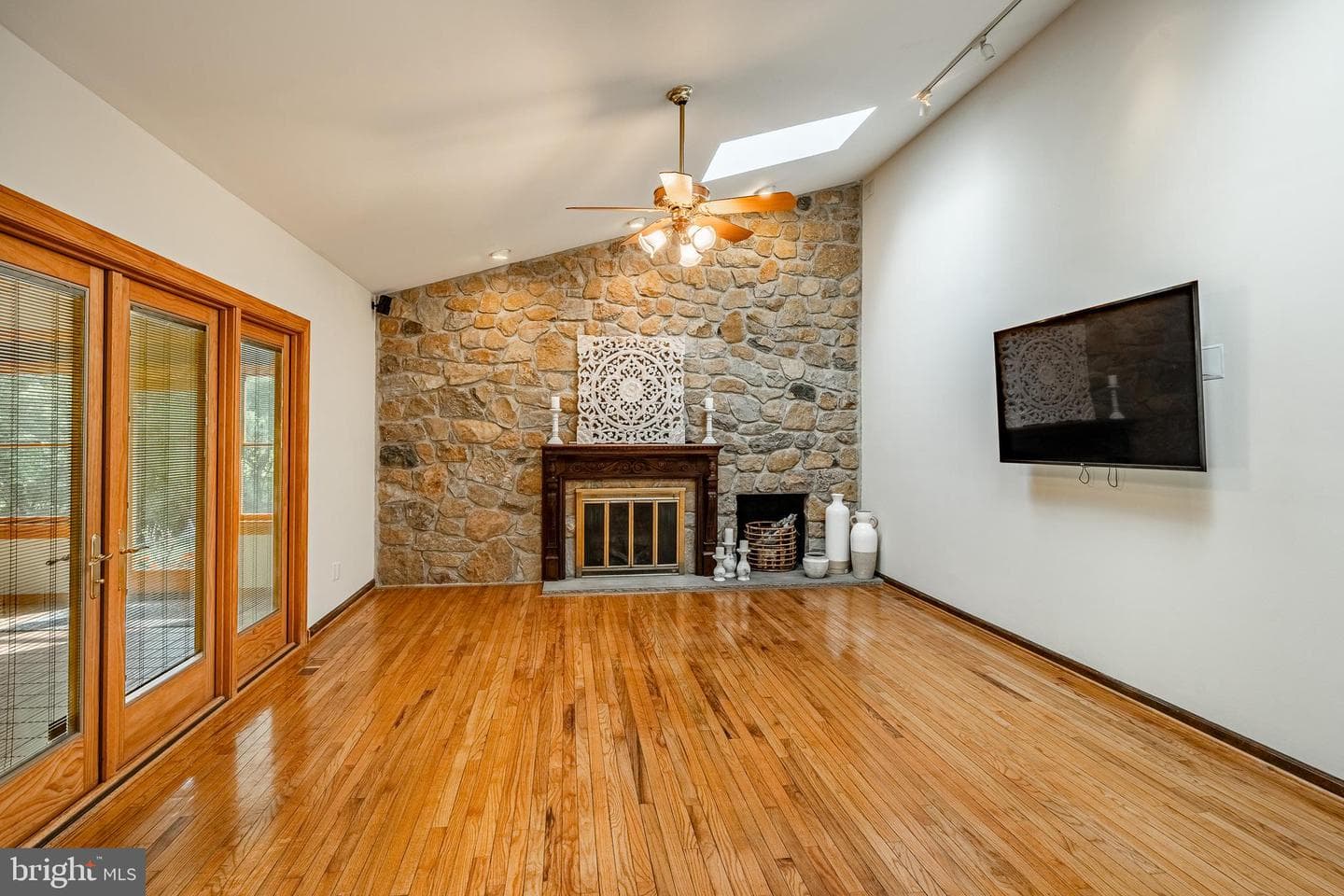 223 Cheshire Circle photo 26