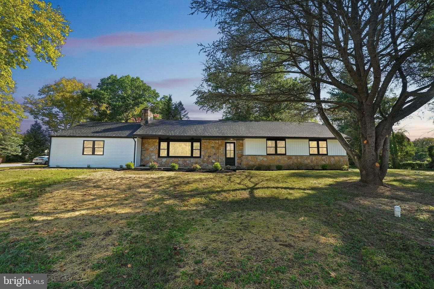 217 Kleyona Avenue photo 1