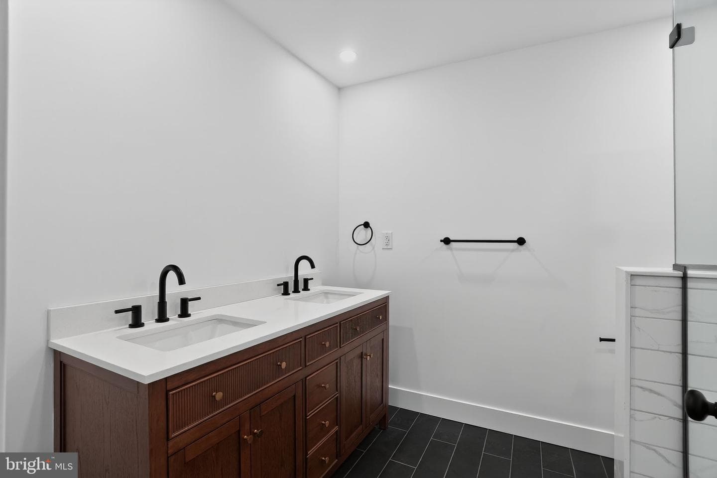 217 Kleyona Avenue photo 13