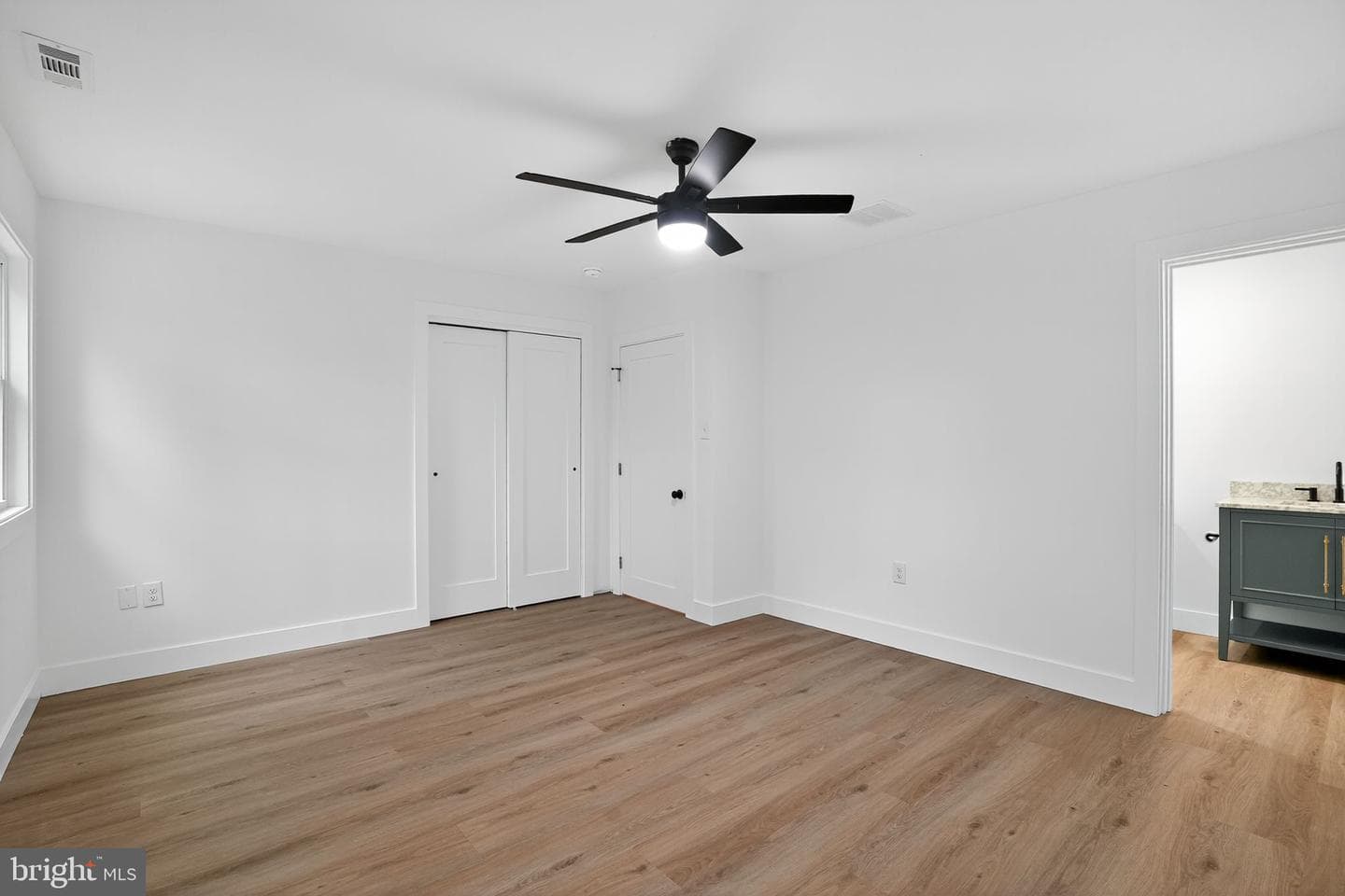 217 Kleyona Avenue photo 15