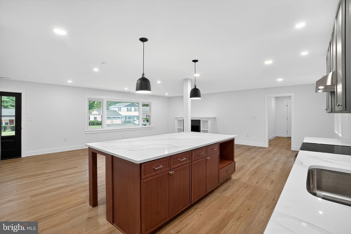 217 Kleyona Avenue photo 5