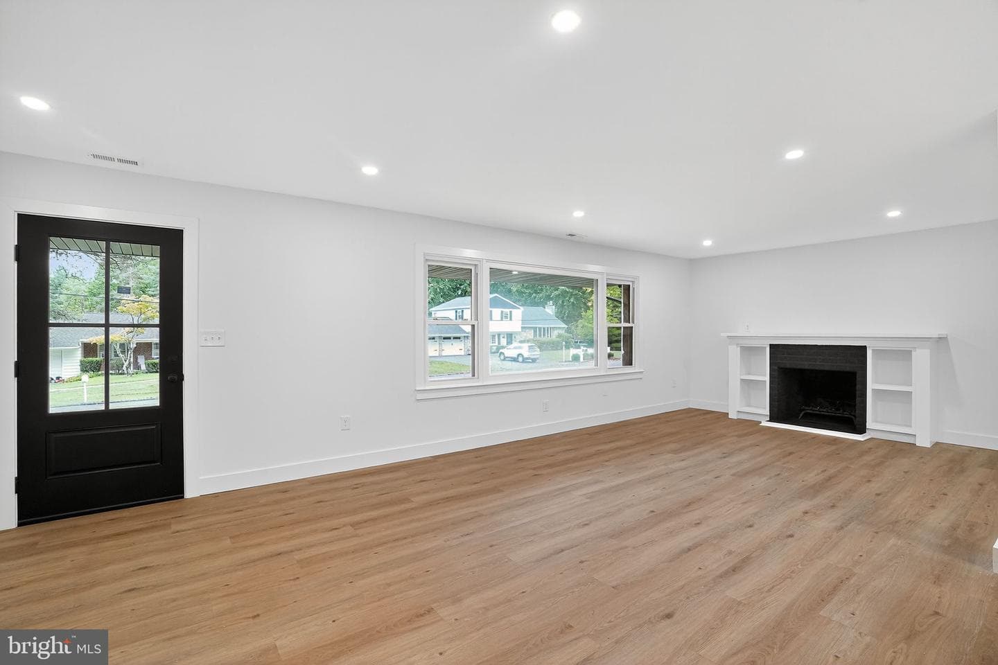 217 Kleyona Avenue photo 6