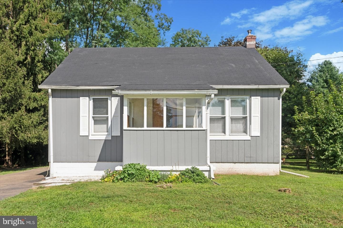 381 Rosehill Road photo 2