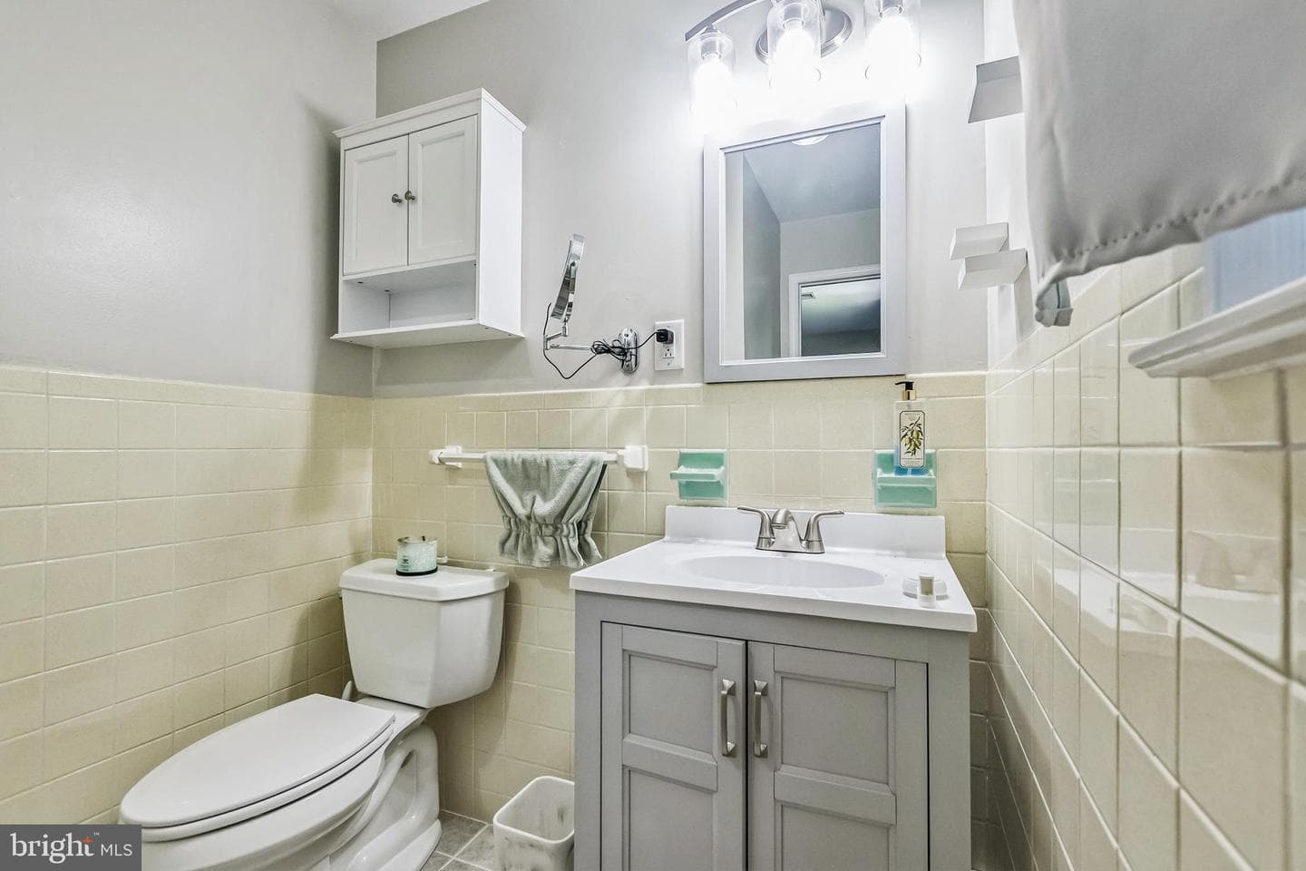 587 School House Road photo 16