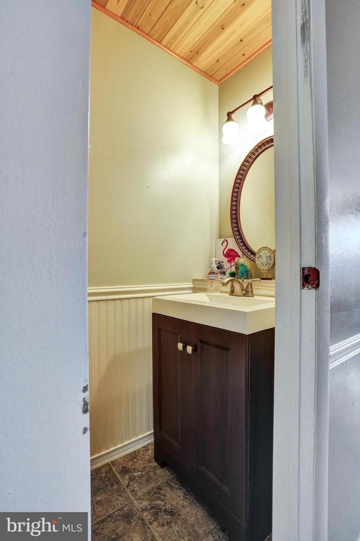 706 Springfield Court photo 14
