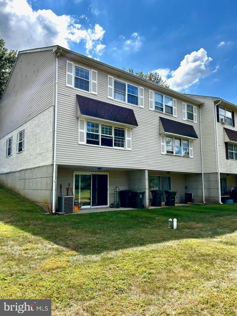 340 Carlyn Court photo 4
