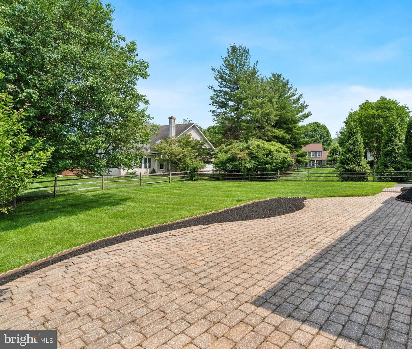 741 Heatherstone Drive photo 34