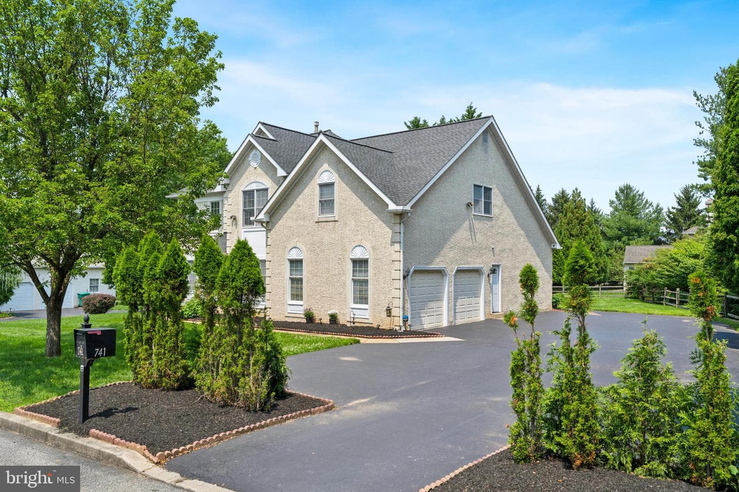 741 Heatherstone Drive photo 36
