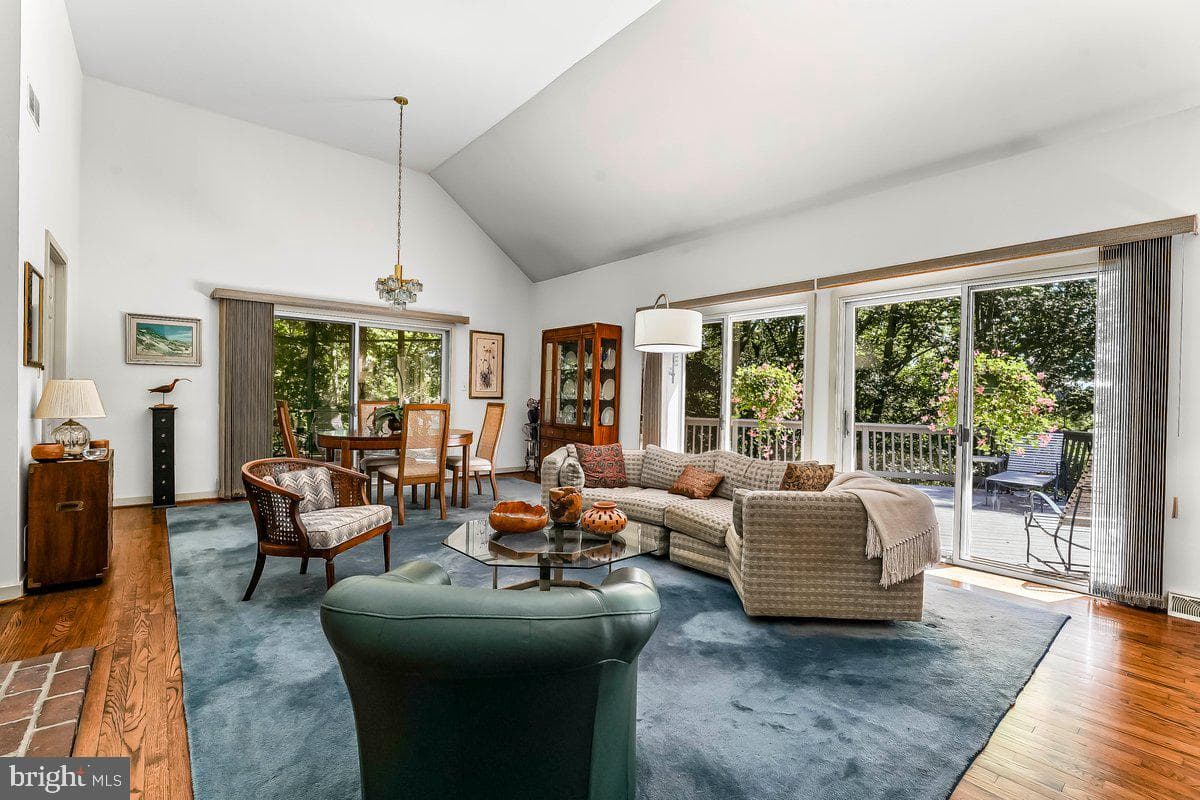 25 Southridge Drive photo 3