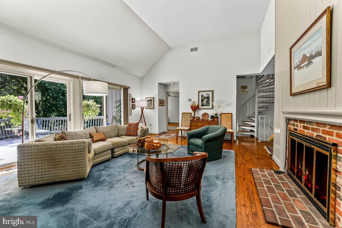 25 Southridge Drive photo 4