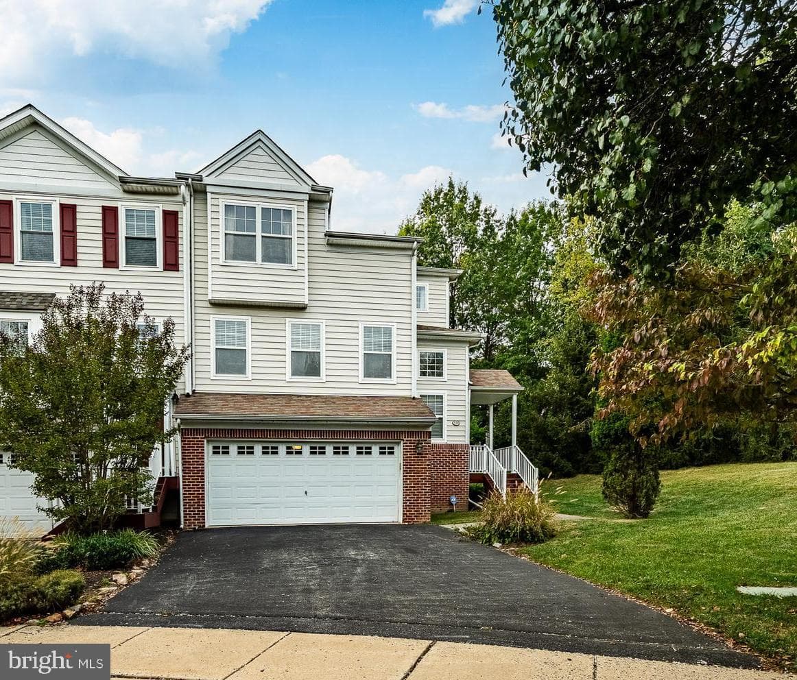 120 Elizabeth Court photo 2