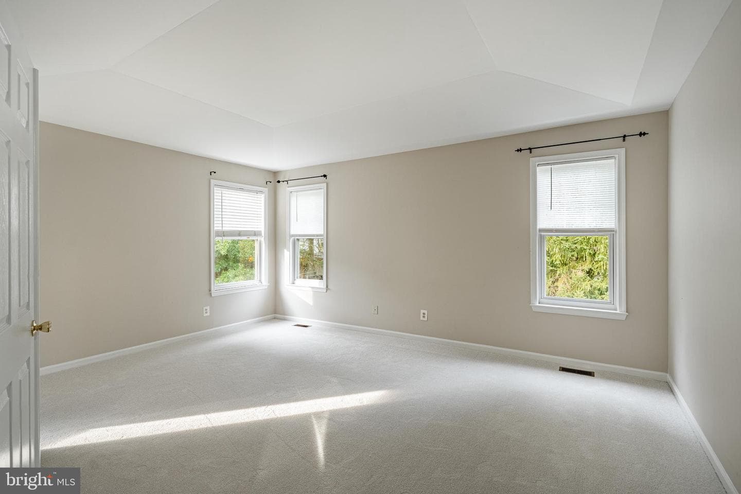 120 Elizabeth Court photo 20