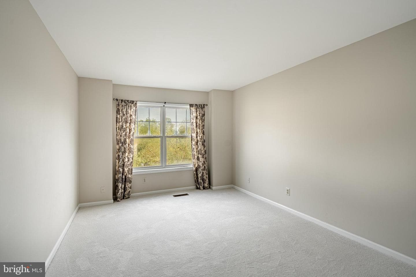 120 Elizabeth Court photo 27