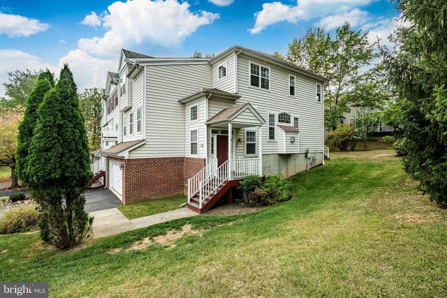 120 Elizabeth Court photo 3