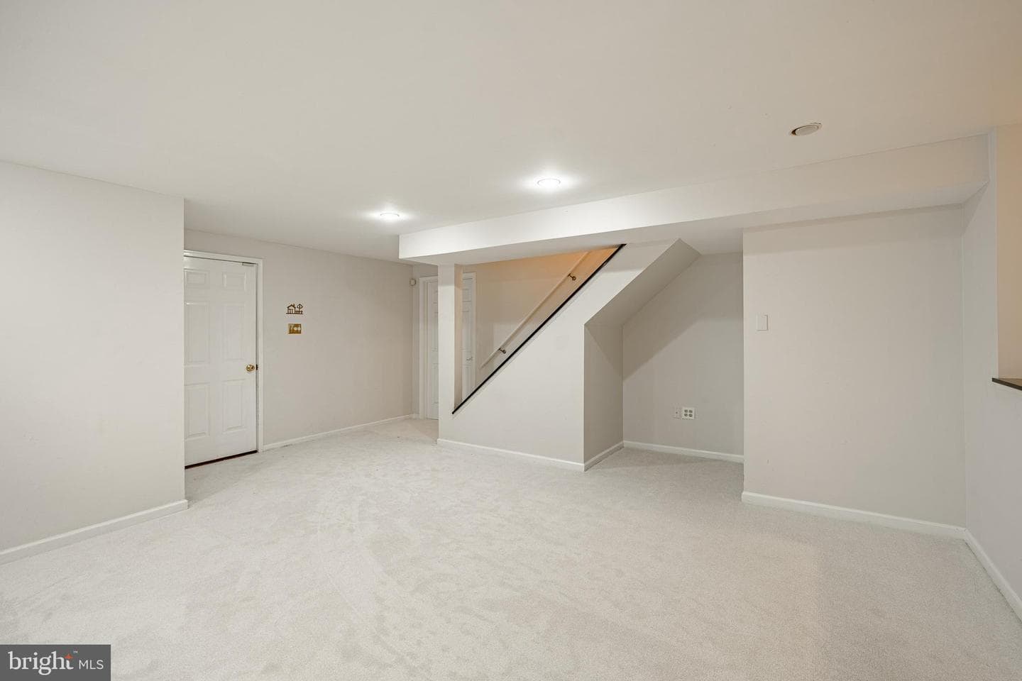 120 Elizabeth Court photo 34