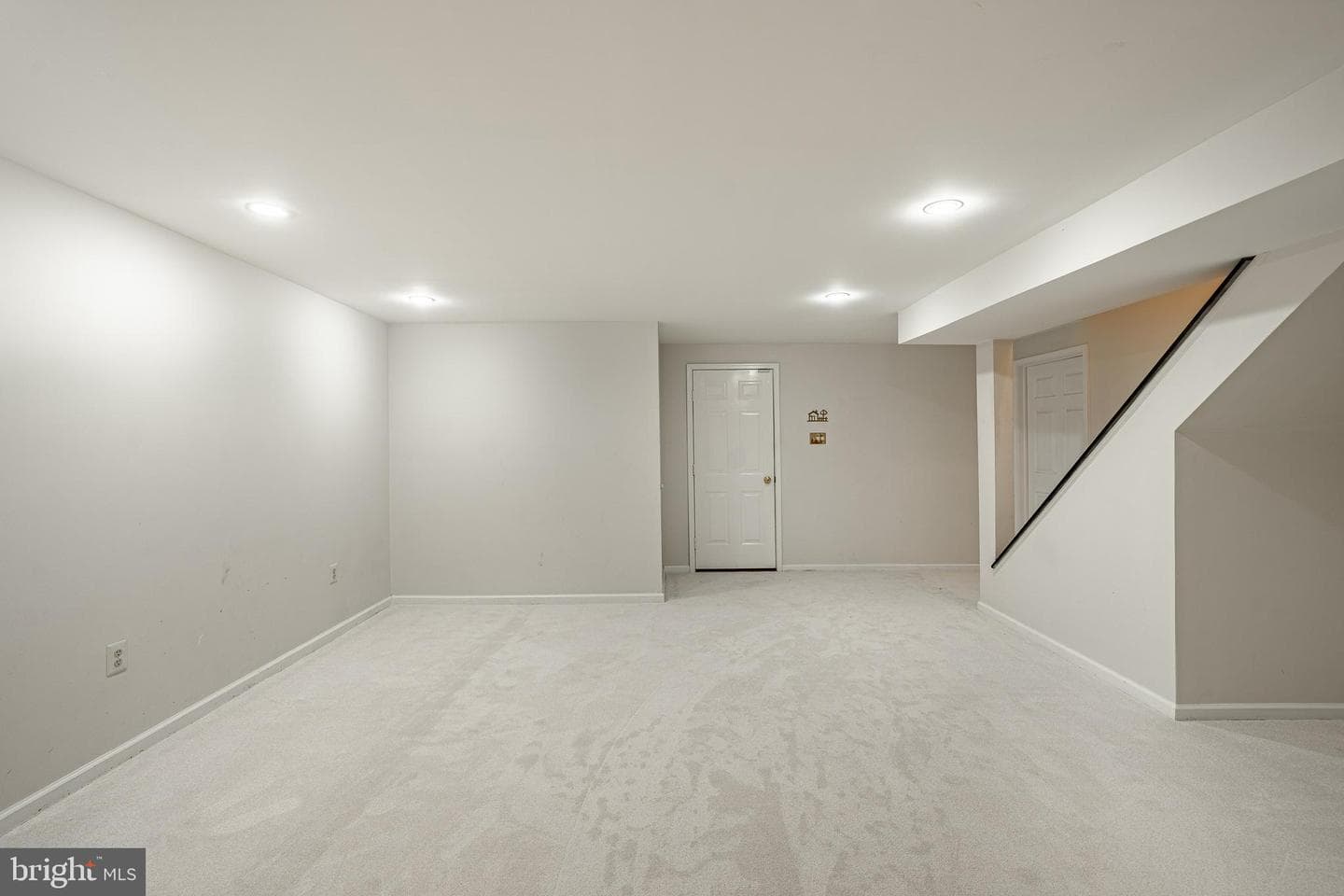 120 Elizabeth Court photo 35