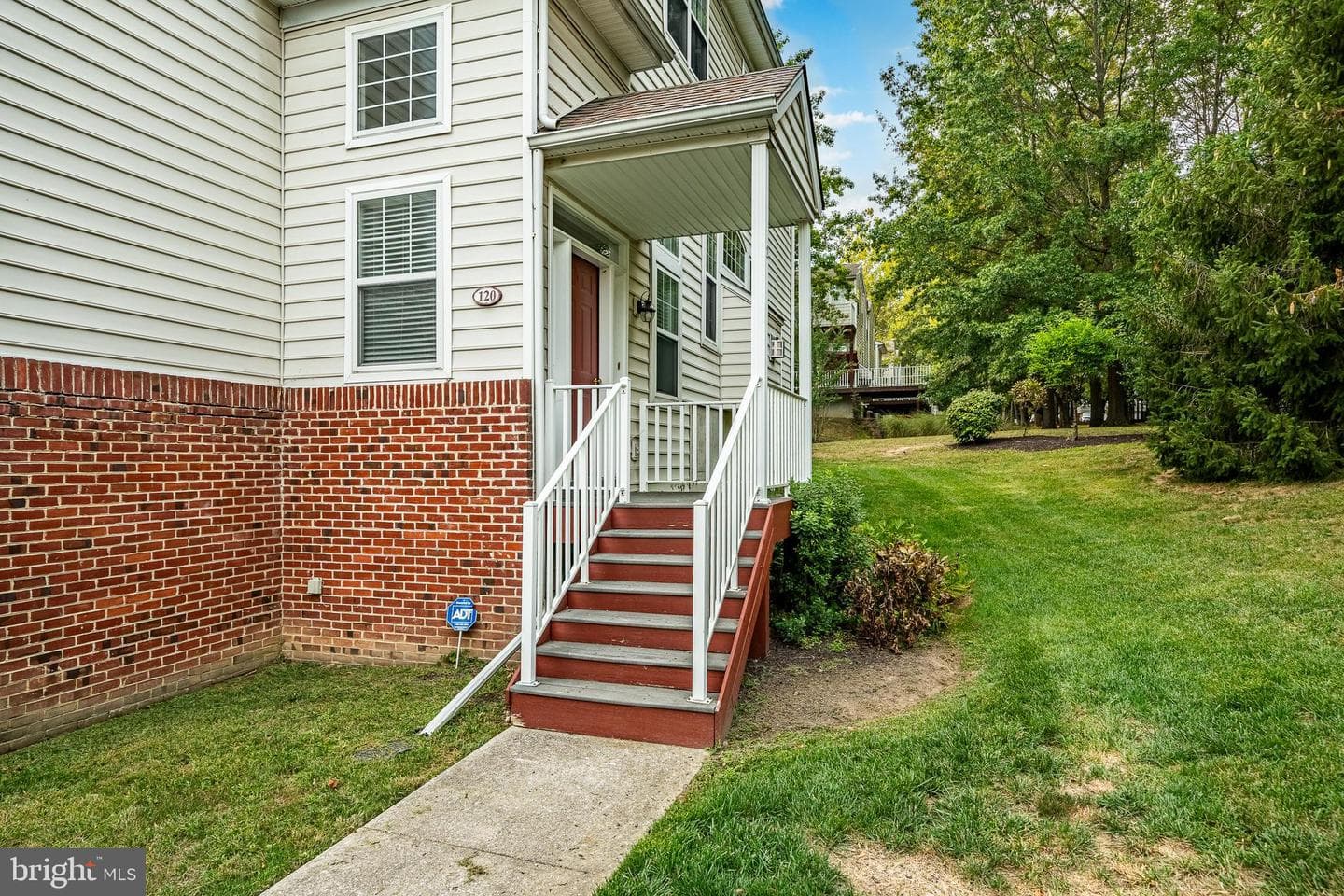 120 Elizabeth Court photo 4