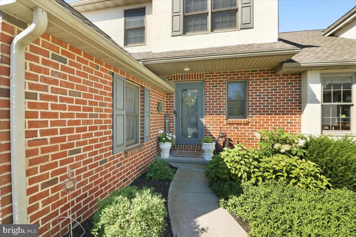 236 Steeplechase Drive photo 2