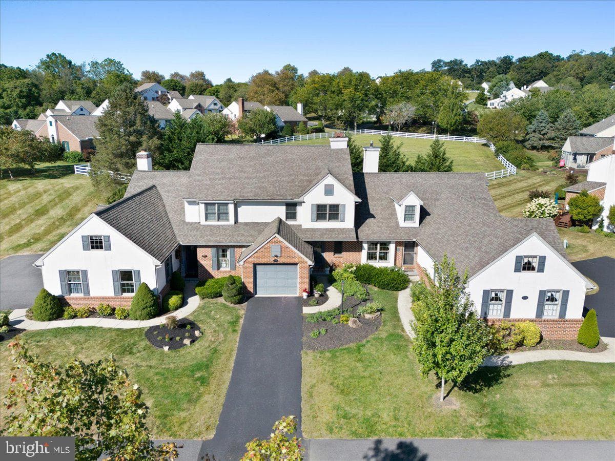 236 Steeplechase Drive photo 3