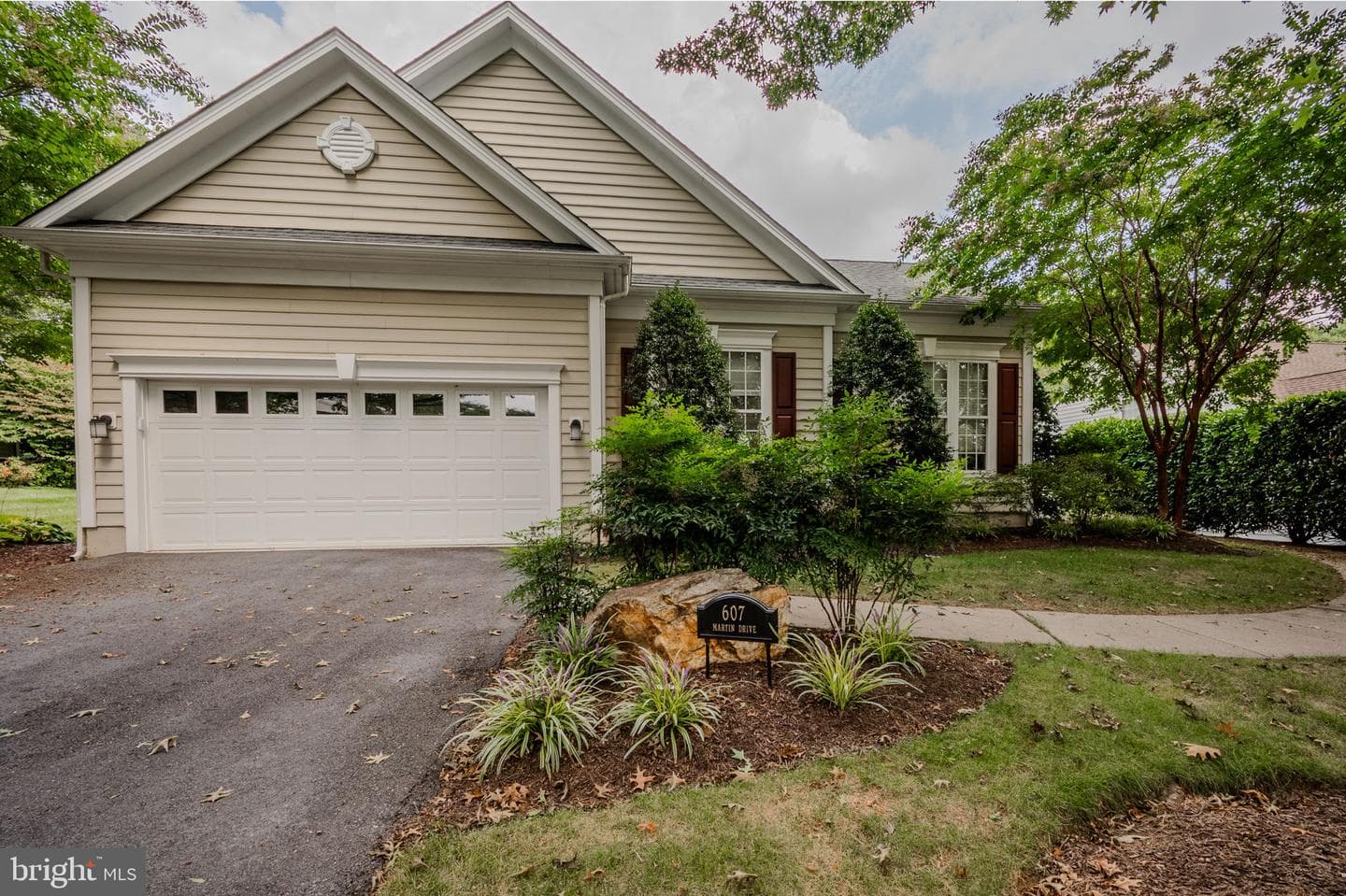 607 Martin Drive photo 3