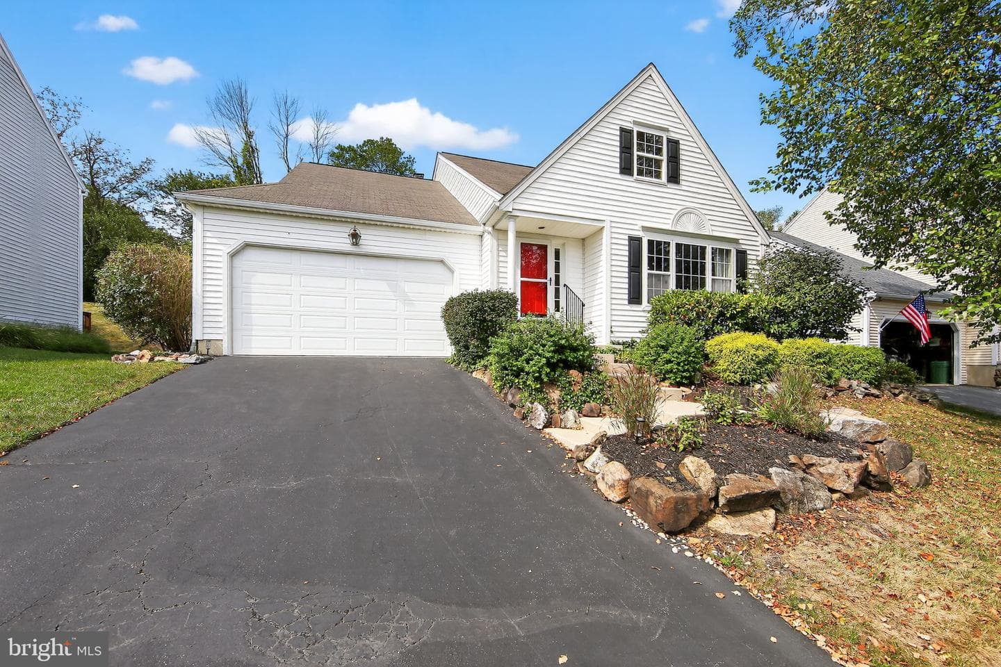 526 Larkins Bridge Drive photo 2
