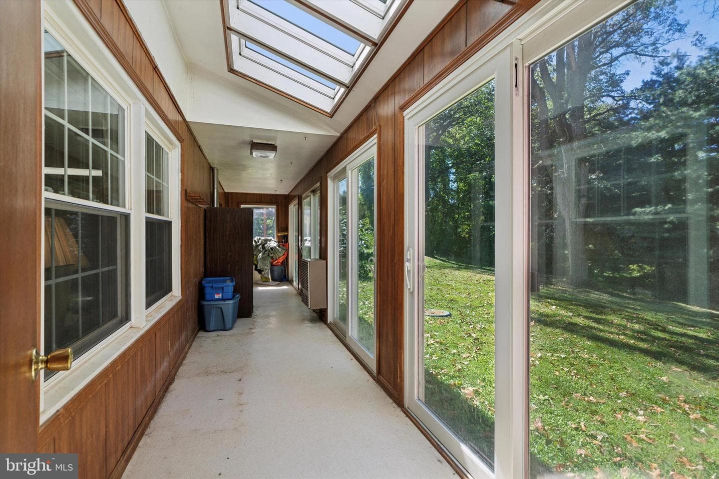 101 W Kings Highway photo 18