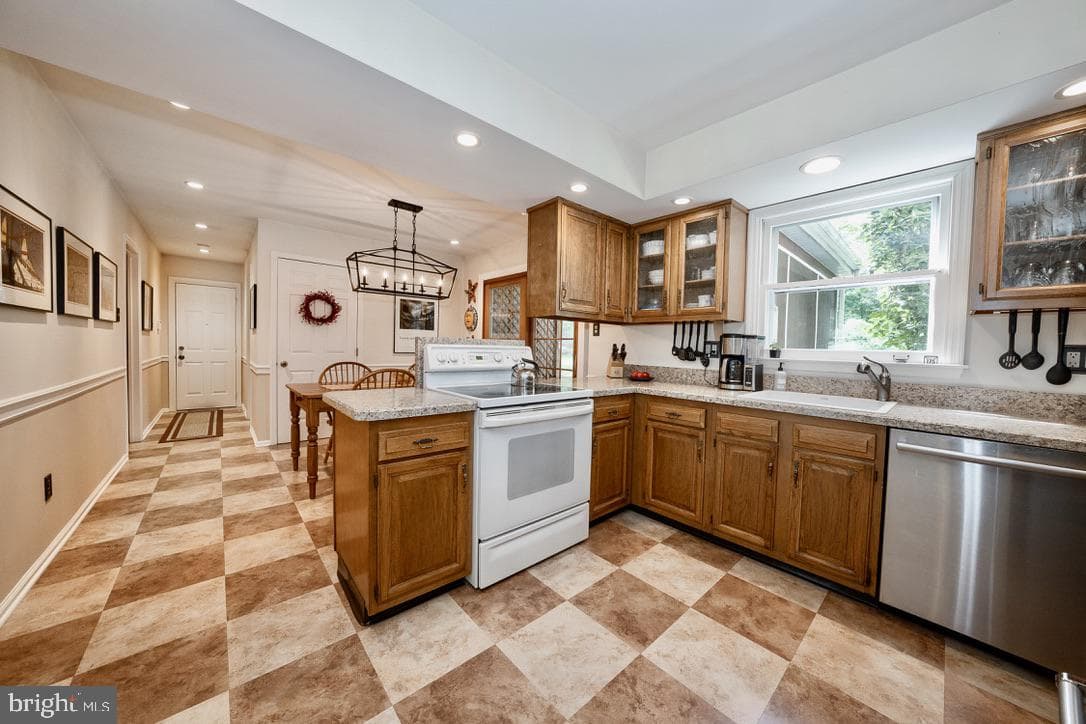 2390 Pineview Drive photo 15