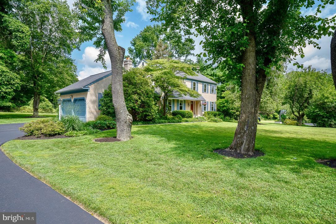 2390 Pineview Drive photo 2