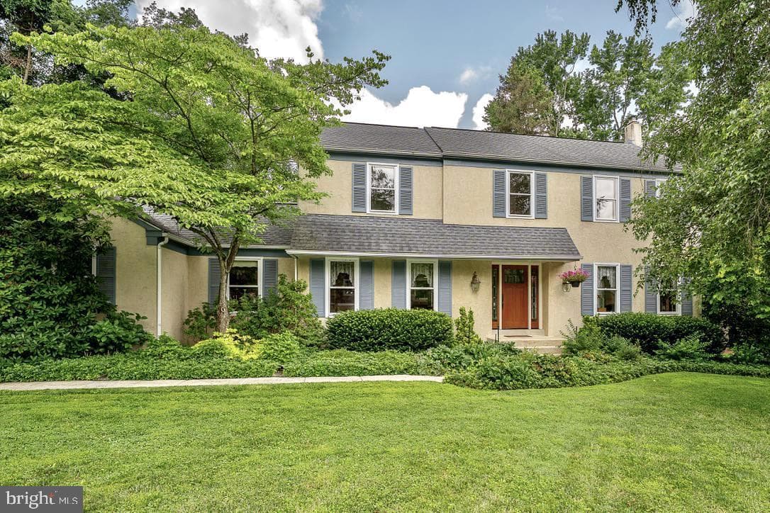 2390 Pineview Drive photo 3