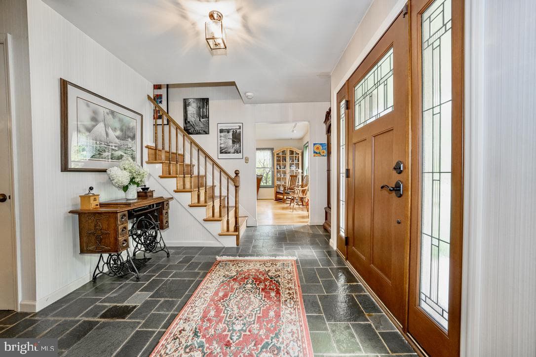 2390 Pineview Drive photo 4