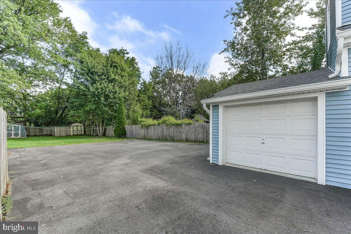 643 Market Street photo 23