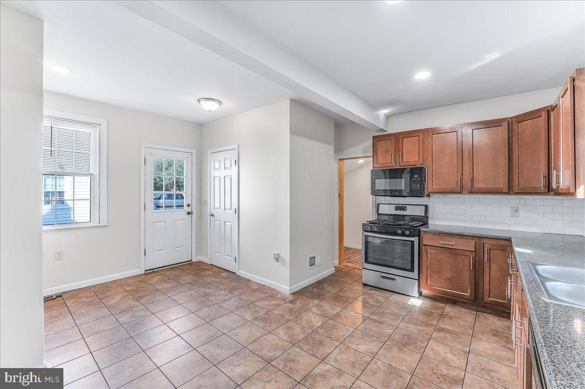 643 Market Street photo 6