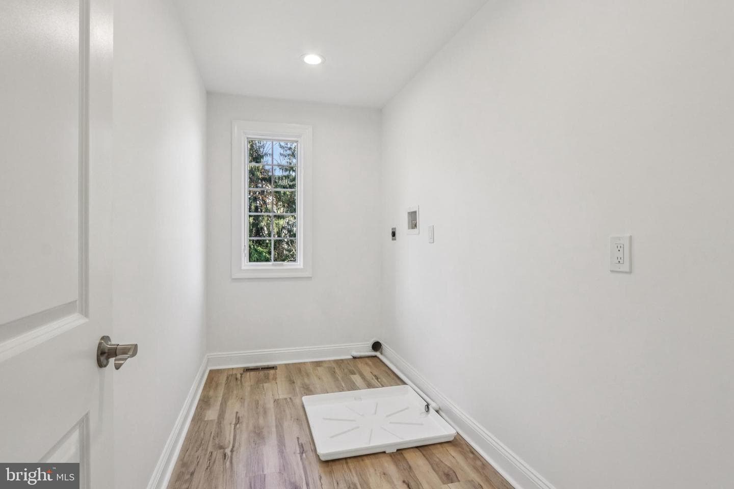 1035 Snyder Avenue photo 34
