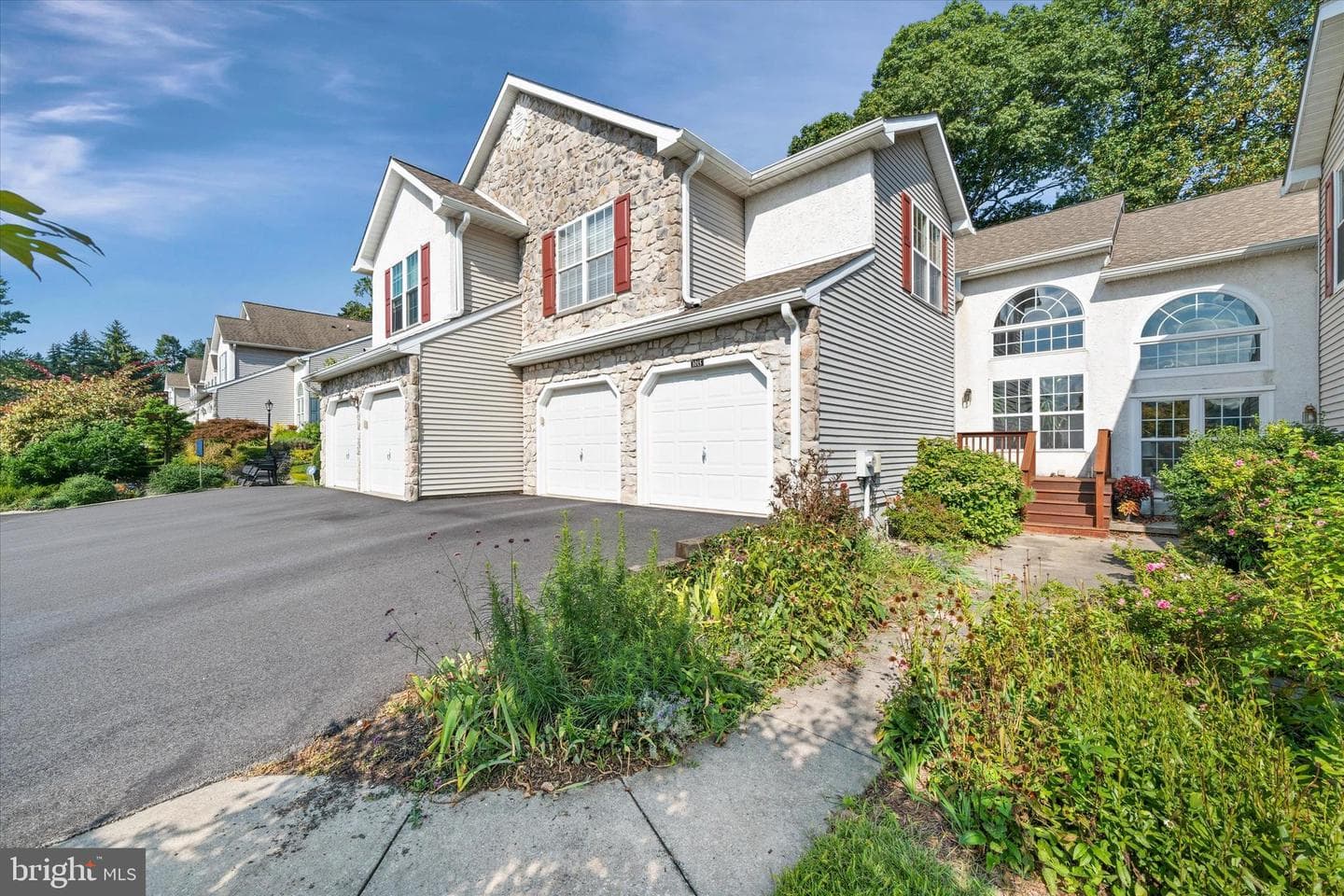 1015 Adams Way photo 4