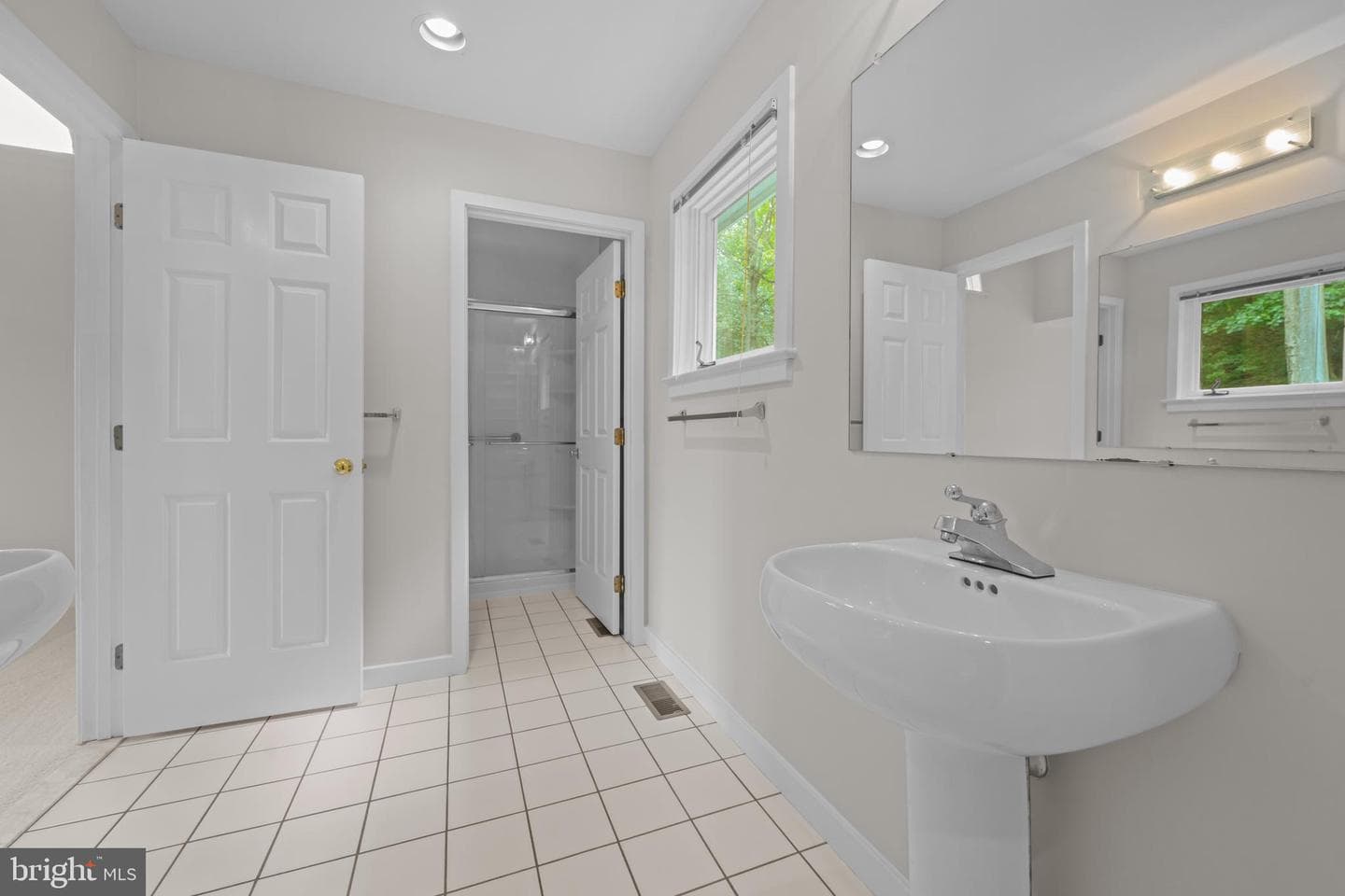 14 White Clay Drive photo 32