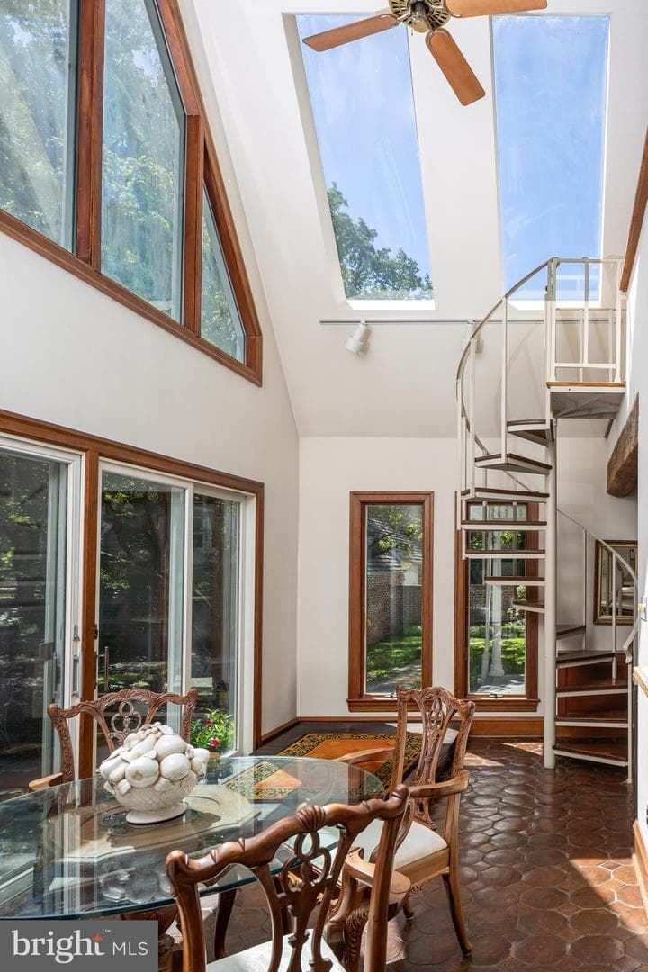 8 Foxchase Road photo 20