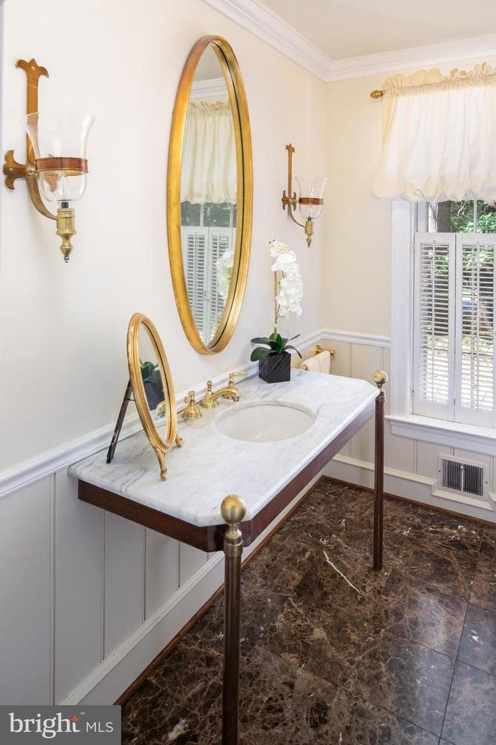 8 Foxchase Road photo 24