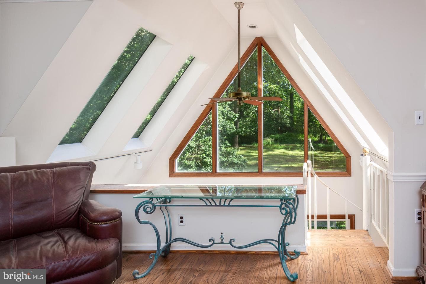 8 Foxchase Road photo 27