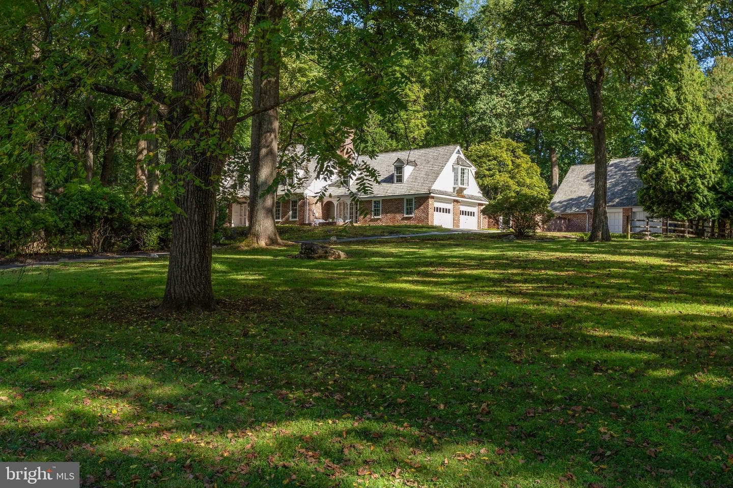 8 Foxchase Road photo 3