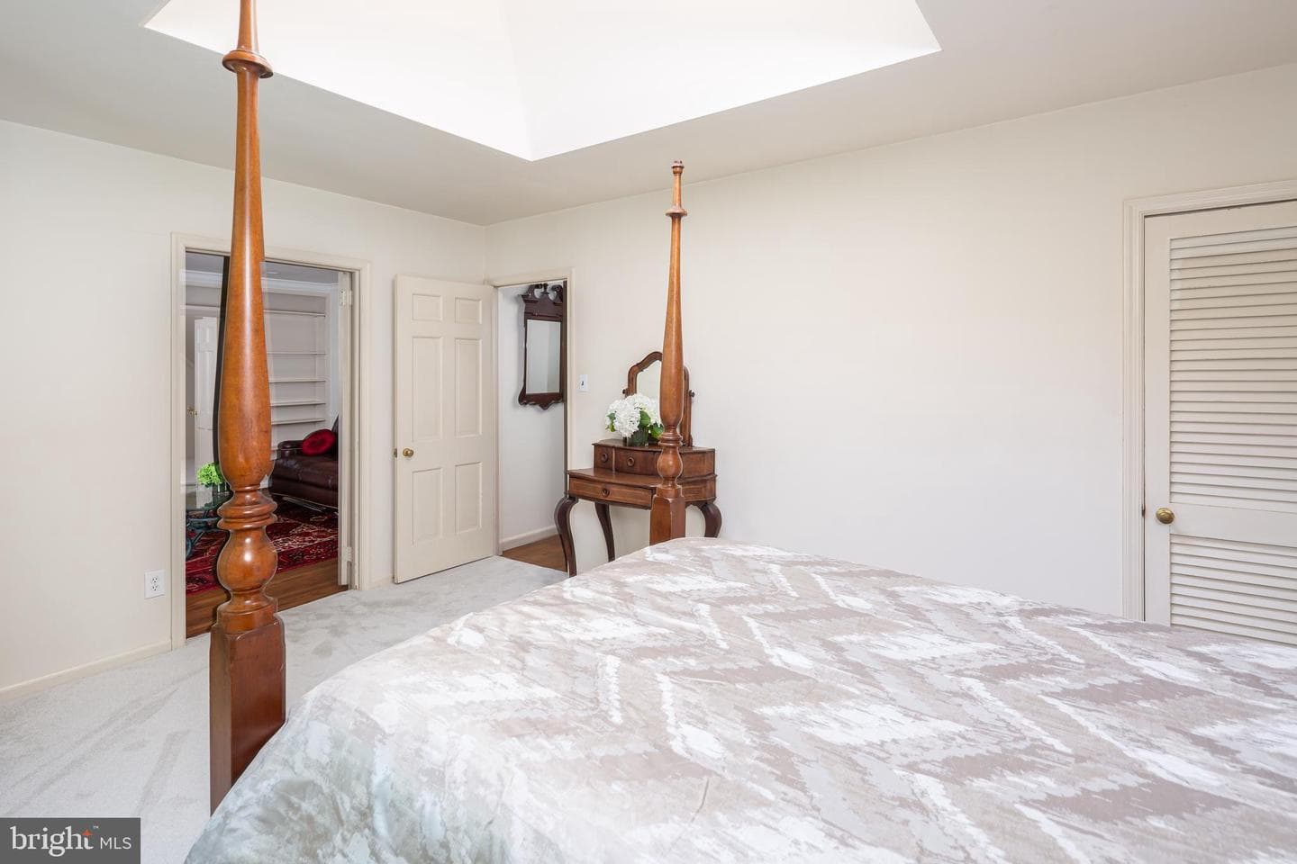 8 Foxchase Road photo 33