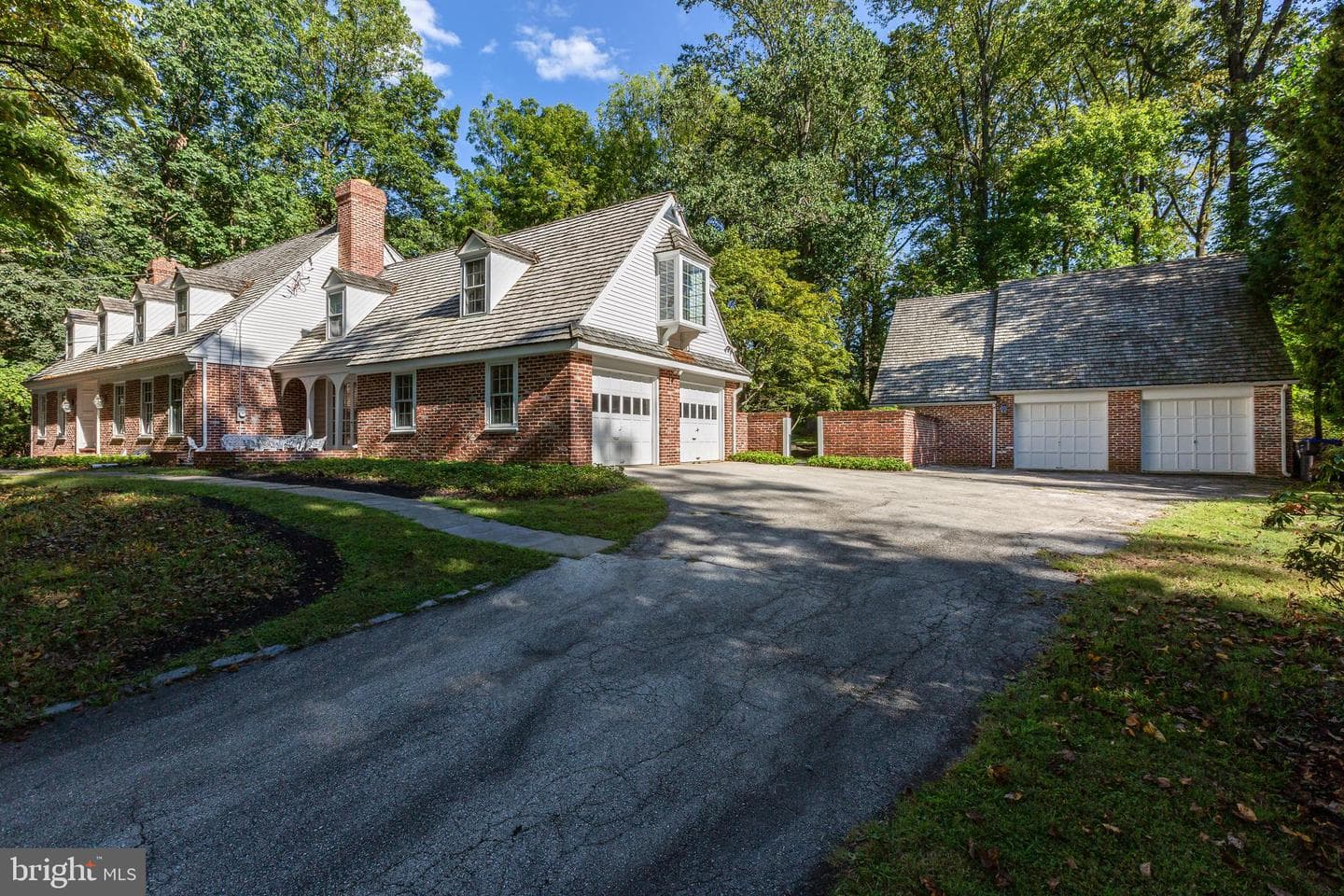 8 Foxchase Road photo 4