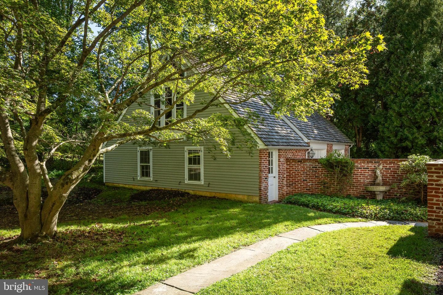 8 Foxchase Road photo 45