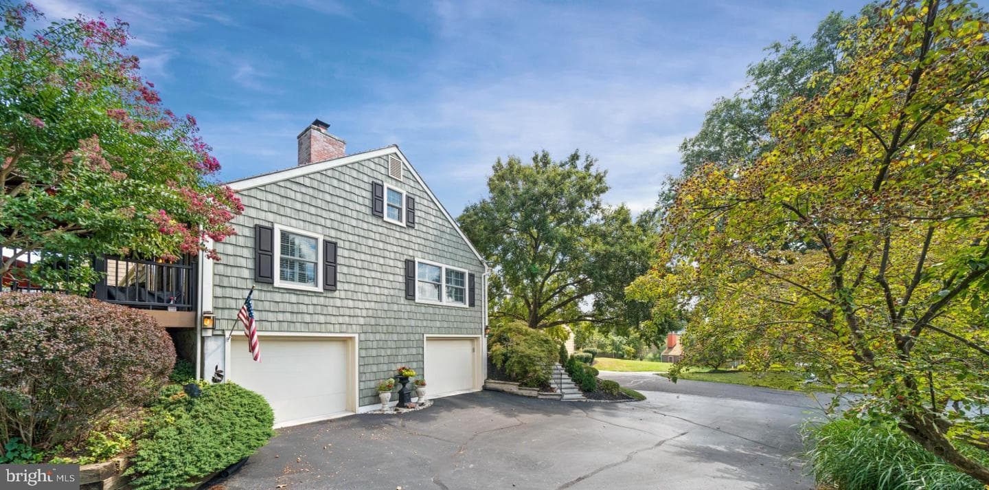 1107 Queens Way photo 3