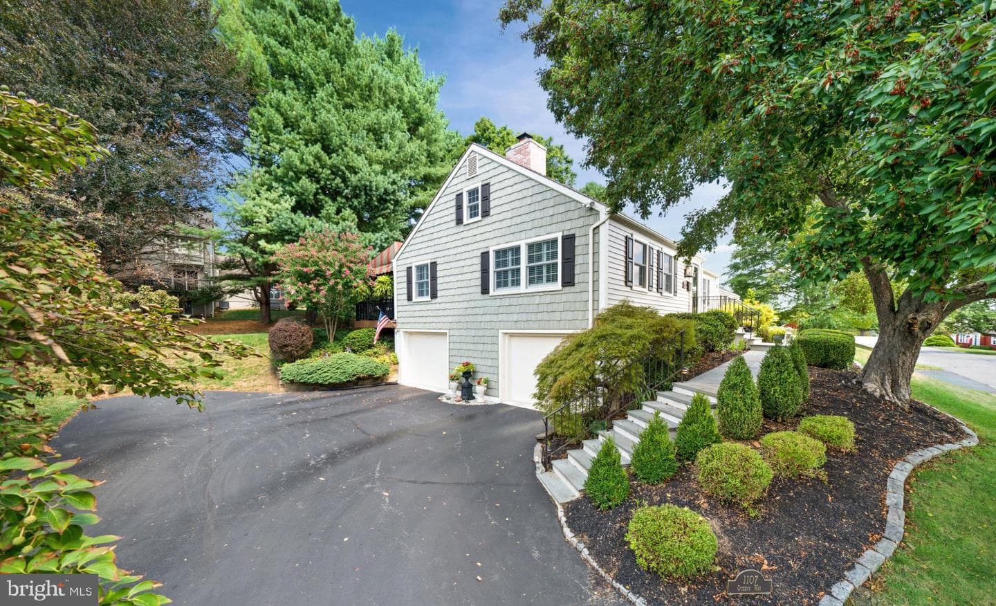 1107 Queens Way photo 4