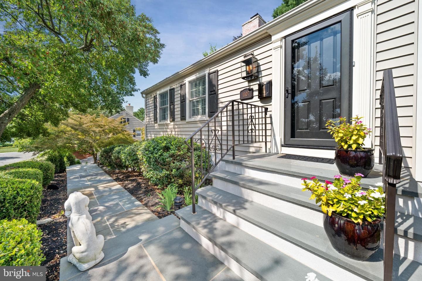 1107 Queens Way photo 8