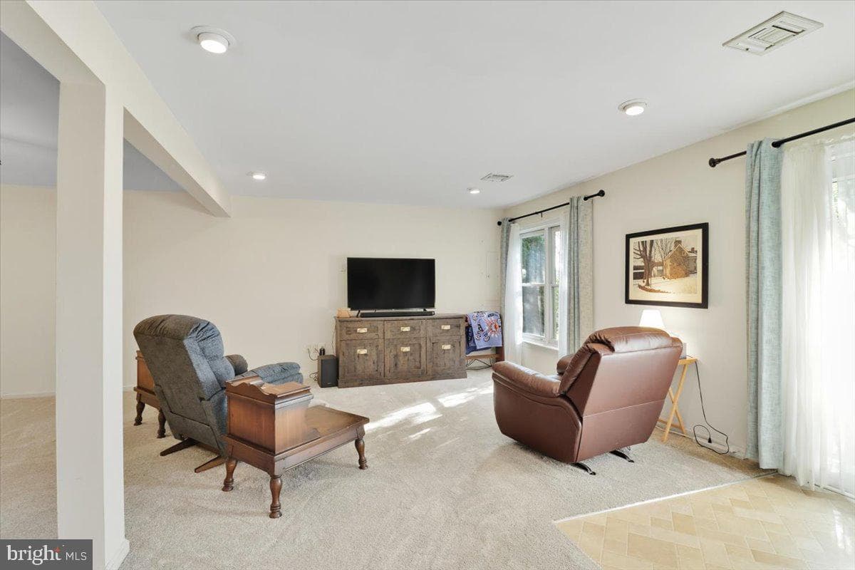 219 S Pine Street photo 17