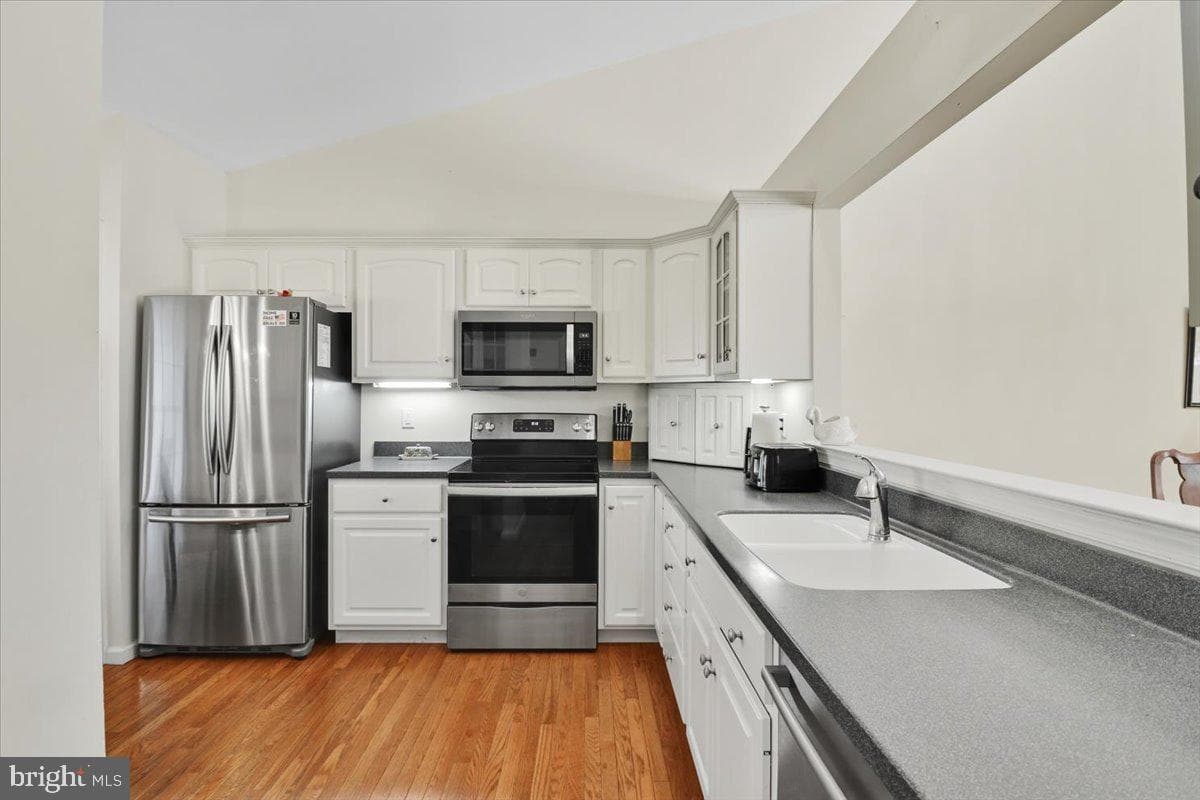 219 S Pine Street photo 3